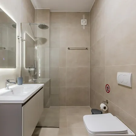 Apartment Greann Beachfront Comfort Modern 2br Retreat By Pikhost *
