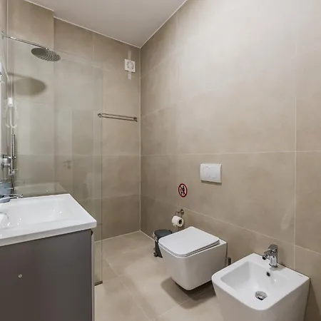 Greann Beachfront Comfort Modern 2br Retreat By Pikhost *